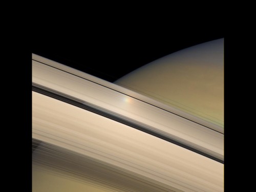 Saturno arcobaleno